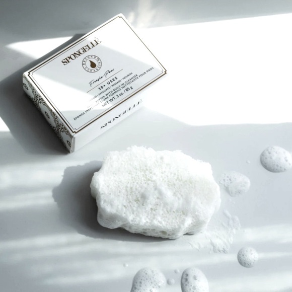 Spongelle Freesia Pear Cleansing Pedi Buffer - Picture 5 of 6